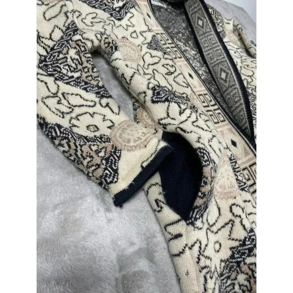 Carducci Retro Boho Knit Cardigan with Geometric and Floral Patterns Size Large - Picture 7 of 8
